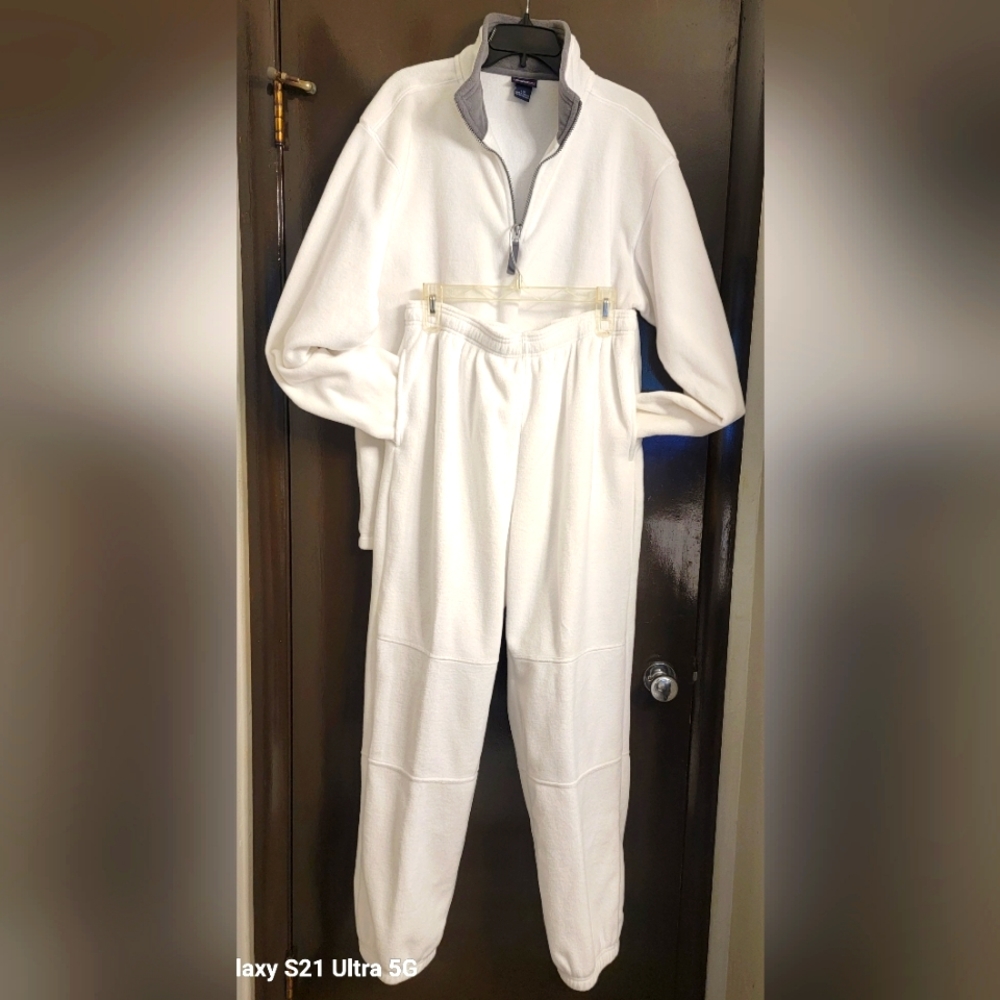 Champs Sports Size large, white